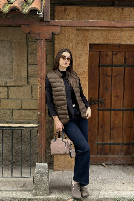 ONE COLOR BUTTON UP CHAMOIS PUFFER WOMEN VEST WITH POCKETS DARK GREEN/JEE - 5