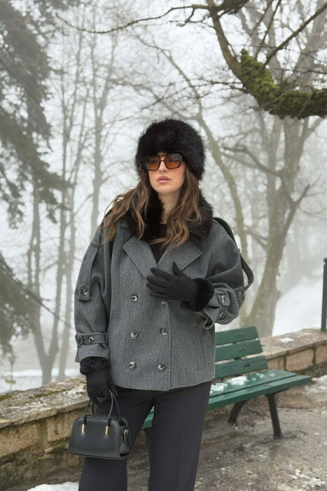 ONE COLOR BUTTONED FAUX FUR NECK WOMEN COAT GREY/GRI 