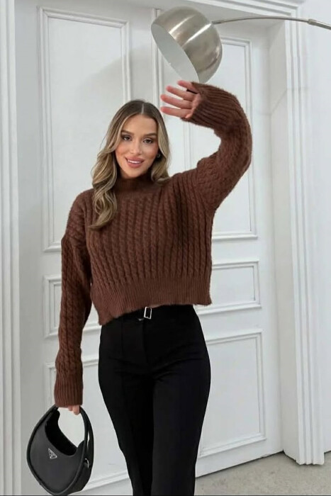 TRIKO NJE NGJYRESHE ME JAKE GJYSEM GOLF PER FEMRA NE NGJYRE KAFE - KLAUDIO FASHION