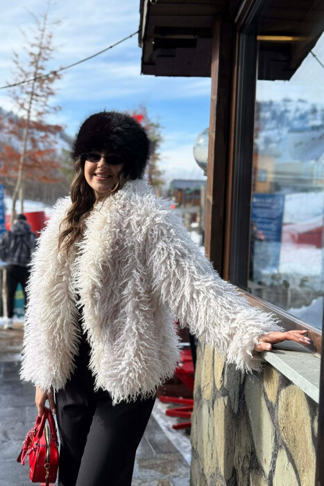 ONE COLOR CURLY FAUX FUR WOMAN COAT CREAM/KREM - 3