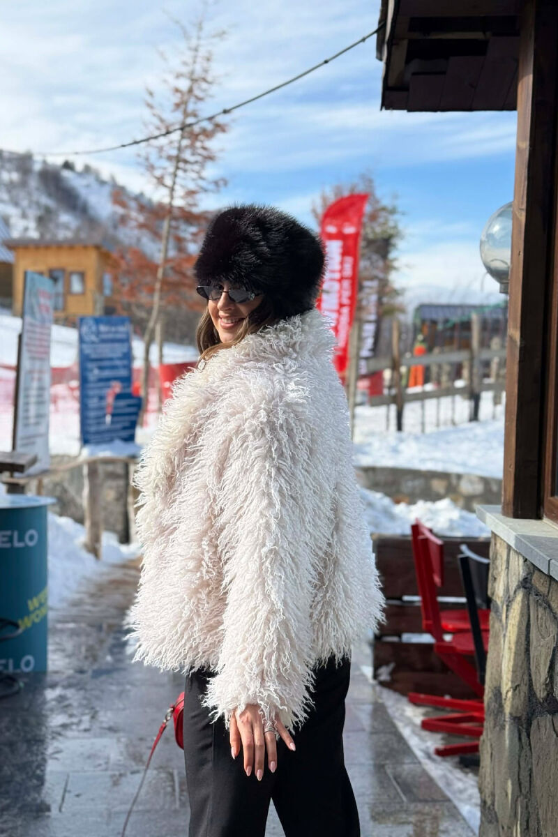 ONE COLOR CURLY FAUX FUR WOMAN COAT CREAM/KREM - 4