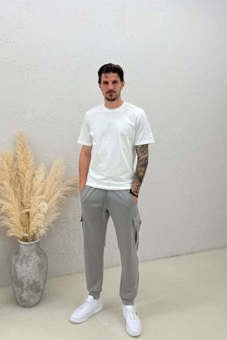 ONE COLOR ELASTIC WAIST SIDE POCKETS MEN SWEATPANTS GREY/GRI - KLAUDIO FASHION