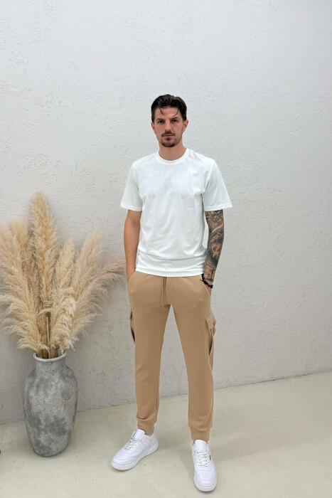 ONE COLOR ELASTIC WAIST SIDE POCKETS MEN SWEATPANTS LIGHT BROWN/KAZB - KLAUDIO FASHION