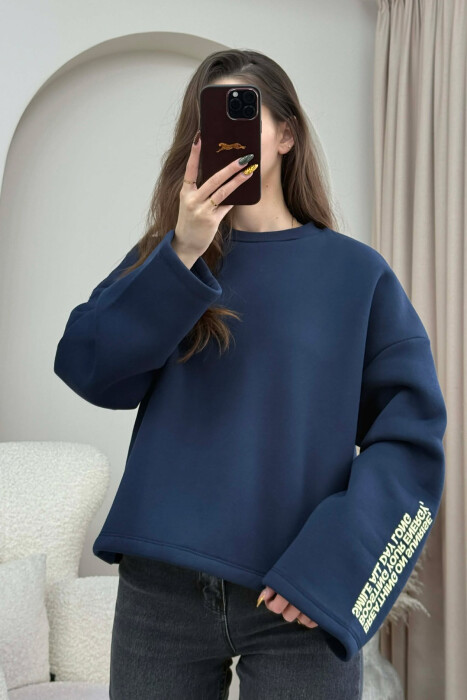 ONE COLOR FLUFFY BACK WRITTINGS WOMEN SWEATSHIRT DARK BLUE/BEE - 3