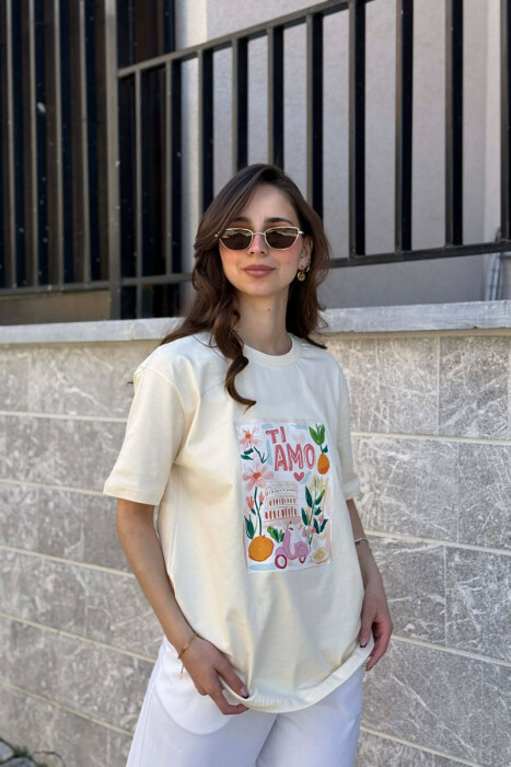 T-SHIRT NJE NGJYRESH ME IMAZH NE PJESEN PARA PER FEMRA NE NGJYRE BEZHE 