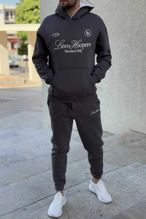 ONE COLOR FRONT WRITTINGS HOODIE+JOGGERS MEN SET DARK GREY/GEE - KLAUDIO FASHION