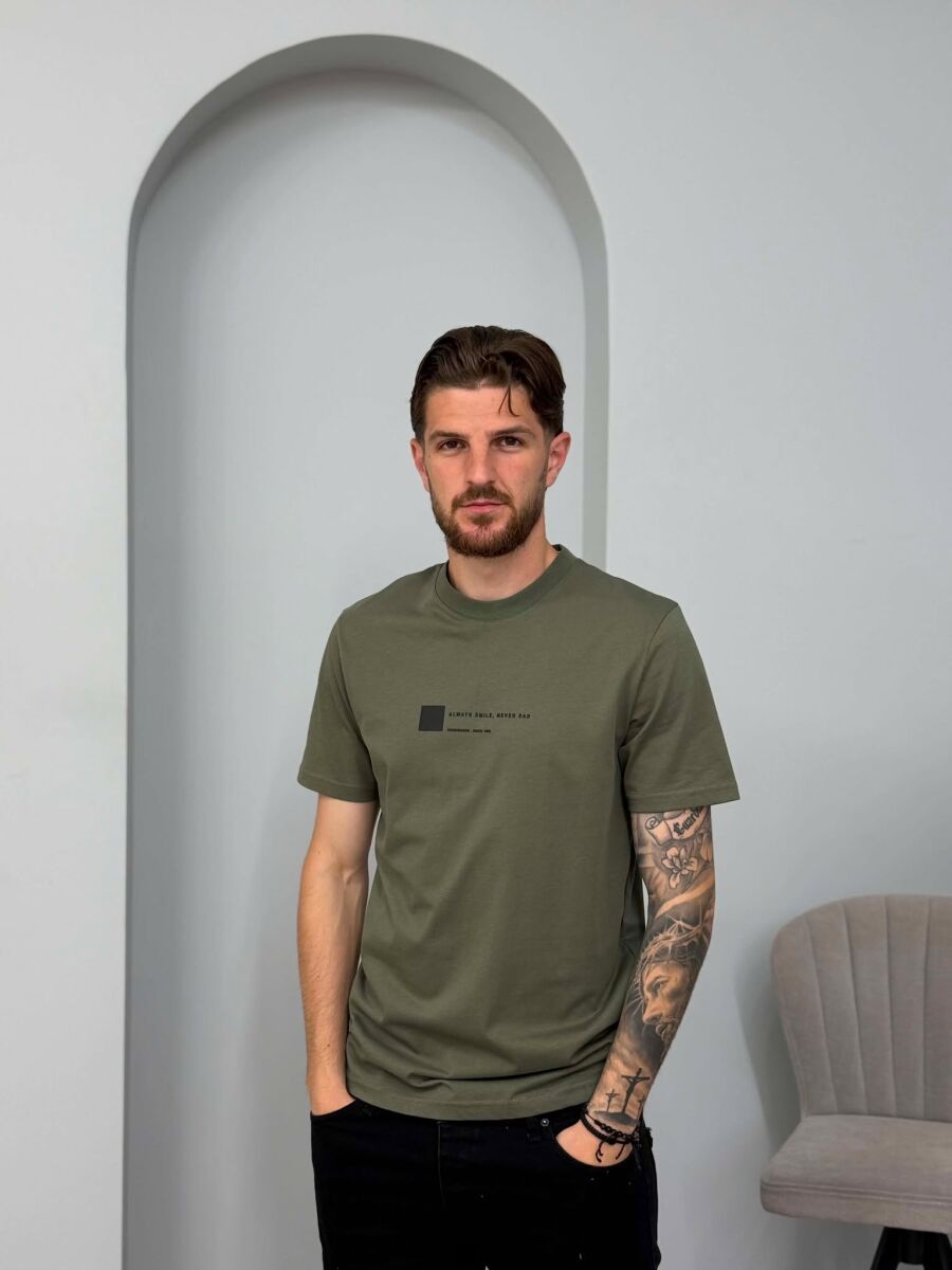ONE COLOR FRONT WRITTINGS MEN T-SHIRT OLIVE/ULLI - 1