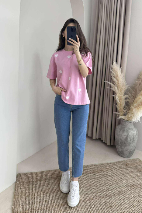 T-SHIRT NJË NGJYRËSH ME DIZAJNIN E ZEMRAVE PËR FEMRA NË NGJYRËN ROZË 