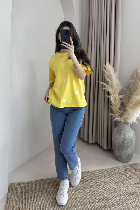 T-SHIRT NJË NGJYRËSH ME DIZAJNIN E ZEMRAVE PËR FEMRA NË NGJYRËN E VERDHË 