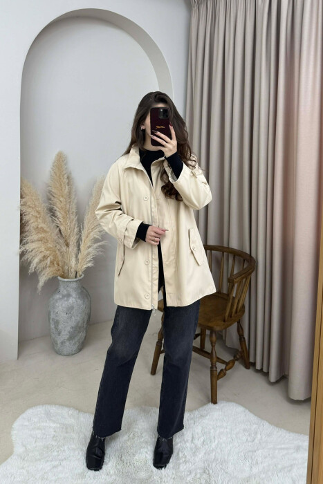 XHAKETE NJE NGJYRESHE ME ZINXHIR DHE BUTONA PER FEMRA NE NGJYRE KREM - KLAUDIO FASHION