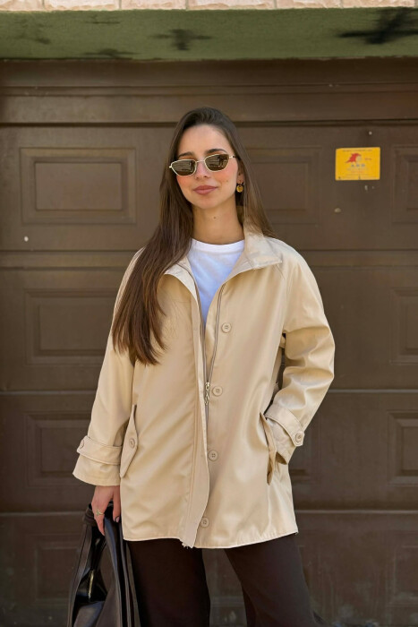 XHAKETE NJE NGJYRESHE ME ZINXHIR DHE BUTONA PER FEMRA NE NGJYRE KREM - KLAUDIO FASHION