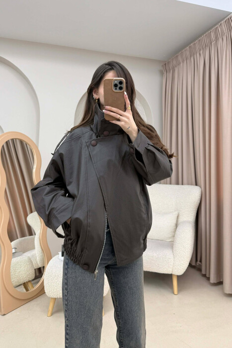 ONE COLOR HIGH NECK BUTTONED DETAIL LEATHER WOMEN JACKET DARK BROWN/KAE - KLAUDIO FASHION