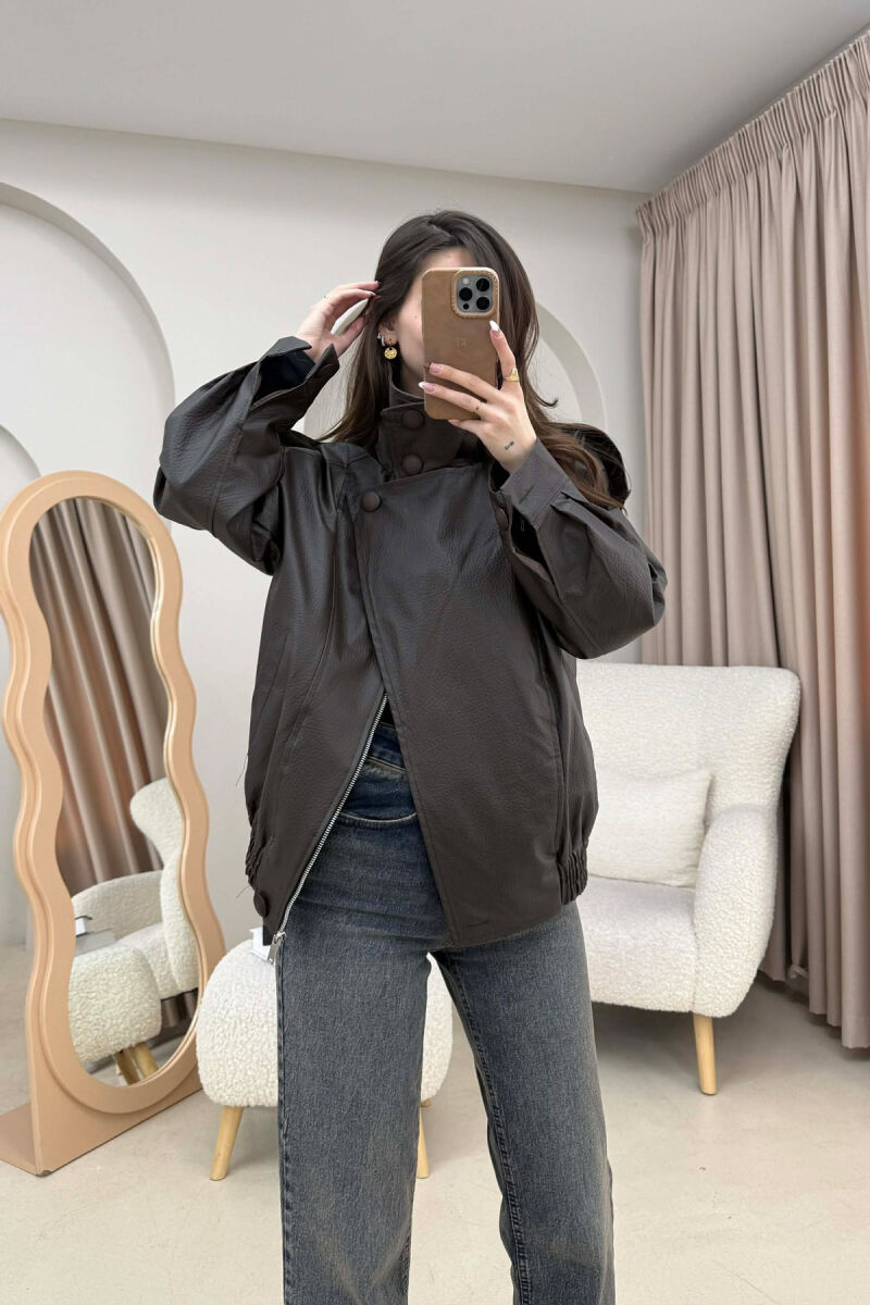 ONE COLOR HIGH NECK BUTTONED DETAIL LEATHER WOMEN JACKET DARK BROWN/KAE - 2
