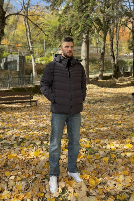 XHUP NJË NGJYRËSH ME PUSH DHE KAPUC PËR MESHKUJ NË NGJYRËN GRI TË ERRËT - KLAUDIO FASHION