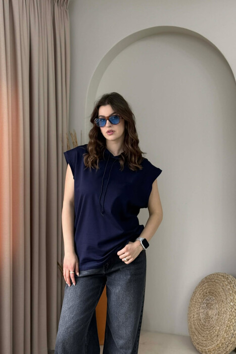 KANATIERE NJE NGJYRESHE ME KAPUÇ PER FEMRA NE NGJYRE BLU TE ERRET + 6 PALE ÇORAPE DHURATE - KLAUDIO FASHION