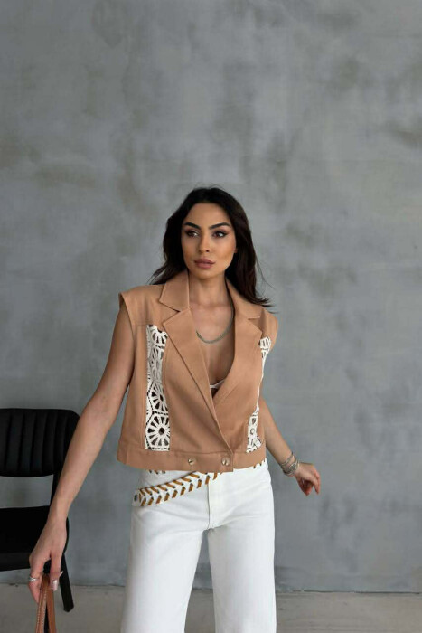 ONE COLOR KNITTED DETAILS WOMEN VEST LIGHT BROWN/KAZB - KLAUDIO FASHION