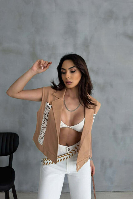 ONE COLOR KNITTED DETAILS WOMEN VEST LIGHT BROWN/KAZB - 2