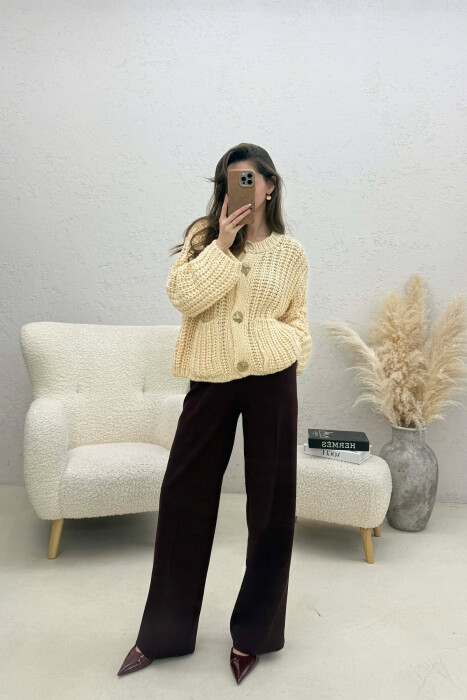 ONE COLOR KNITTED FRONT POCKETS WOMEN CARDIGAN CREAM/KREM - 2