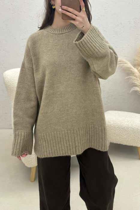 ONE COLOR KNITTED ROUND NECK WOMEN SWEATER BEIGE/BEZHE - KLAUDIO FASHION