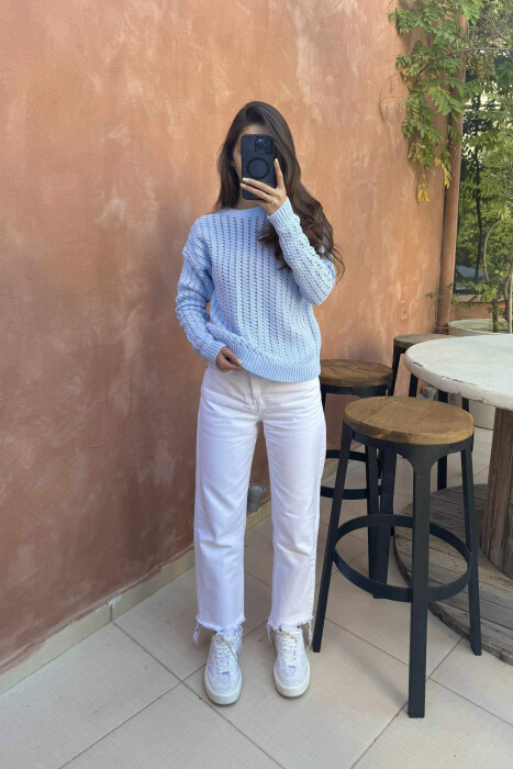 TRIKO E THJESHTË NJËNGJYRËSHE E THURUR PËR FEMRA NË NGJYRËN BABY BLU 