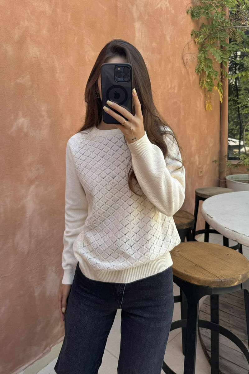 ONE COLOR KNITTED WOMEN SWEATER CREAM/KREM - 3