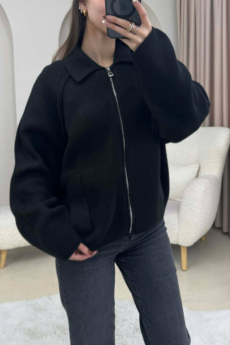 PULOVËR E THURRUR NJË NGJYRËSHE ME ZINXHIR PËR FEMRA NË NGJYRE TE ZEZE - KLAUDIO FASHION