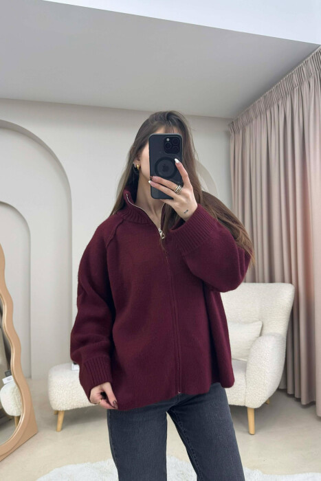 PULOVËR E THURRUR NJË NGJYRËSHE ME ZINXHIR PËR FEMRA NË NGJYRE VISHNJE - KLAUDIO FASHION