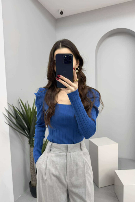 ONE COLOR LONG SLEEVE SQUARE NECK WOMEN SWEATER BLUE/BLU 