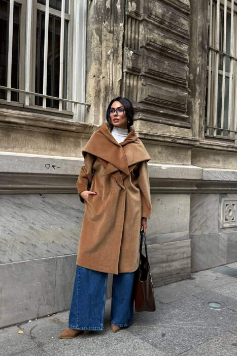 PALLTO NJE NGJYRESHE ME SHALL PER FEMRA NE NGJYRE KAFE 