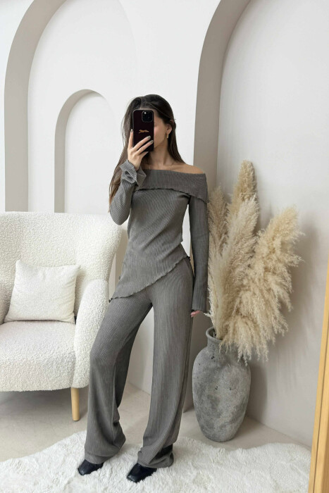 KOSTUM NJE NGJYRESH BLUZE ME SUPET JASHTE+PANTALLONA PER FEMRA NE NGJYRE GRI - KLAUDIO FASHION