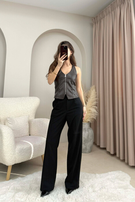 KANATIERE LEKURE NJE NGJYRESHE ME SHPINEN E HAPUR PER FEMRA NE NGJYRE KAFE TE ERRET - KLAUDIO FASHION