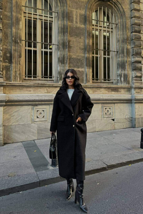 PALLTO NJE NGJYRESHE OVERSIZE ME BUTONA GOLD PER FEMRA NE NGJYRE TE ZEZE - KLAUDIO FASHION