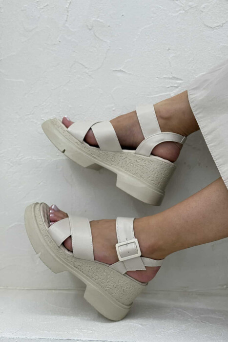 ONE COLOR PLATFORM WOMEN SANDALS BEIGE/BEZHE - KLAUDIO FASHION