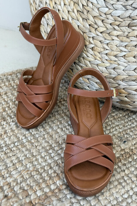 ONE COLOR PLATFORM WOMEN SANDALS BROWN/KAFE 