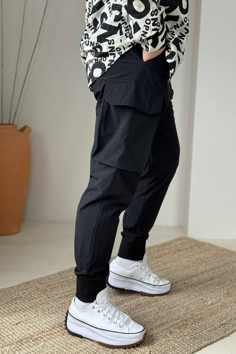 ONE COLOR POCKETS DETAIL MEN PANTS BLACK/ E ZEZE - 3