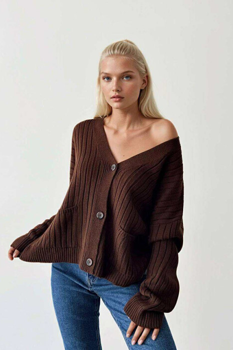 PULOVËR NJË NGJYRËSHE ME XHEPA PËR FEMRA NË NGJYRË KAFE TË ERRËT - KLAUDIO FASHION