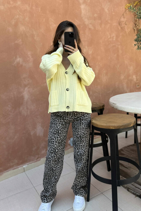 PULOVËR NJË NGJYRËSHE ME XHEPA PËR FEMRA NË NGJYRËN E VERDHË - KLAUDIO FASHION