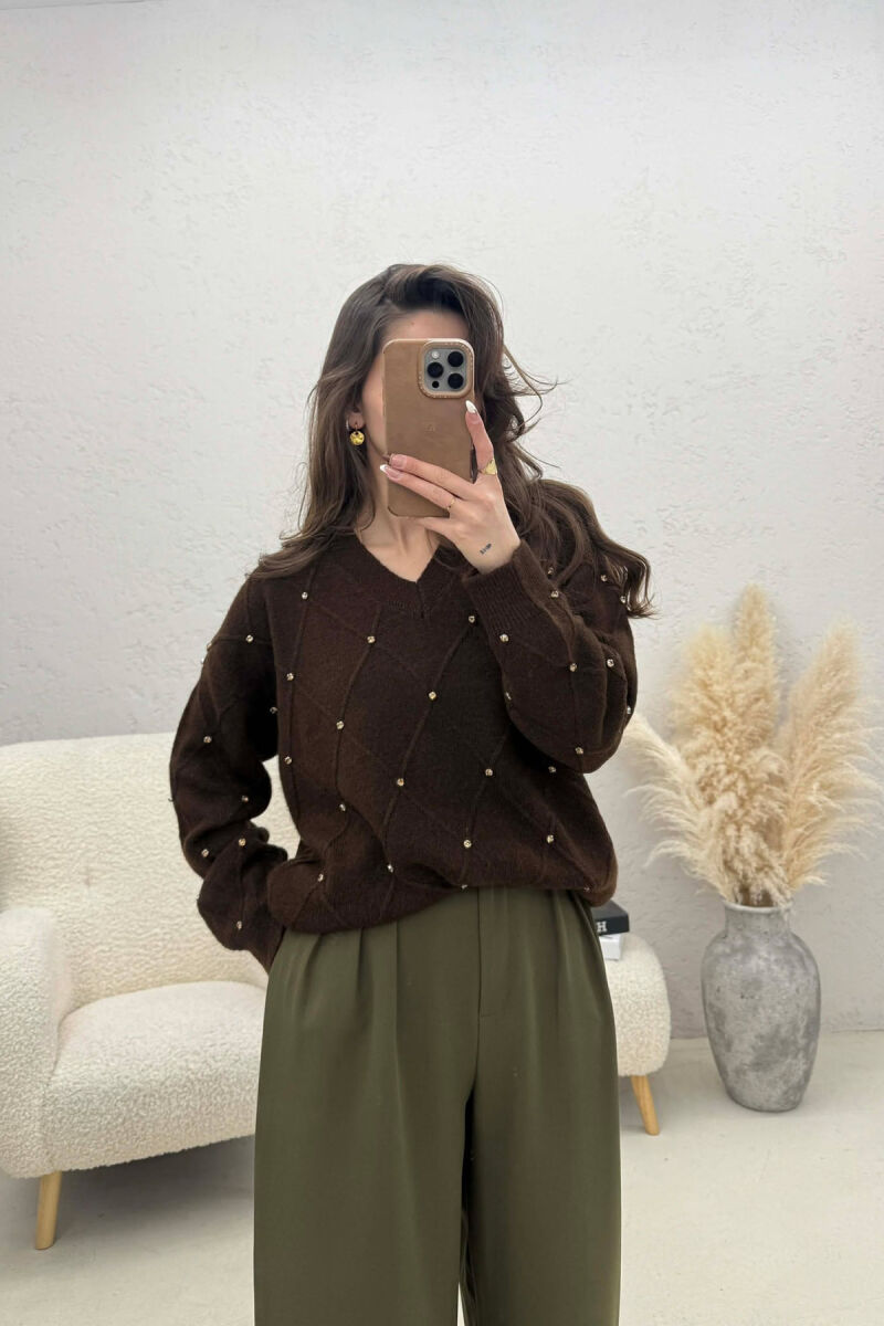 ONE COLOR RHOMBUS DESIGN STONE DETAILS WOMEN SWEATER BROWN/KAFE - 1