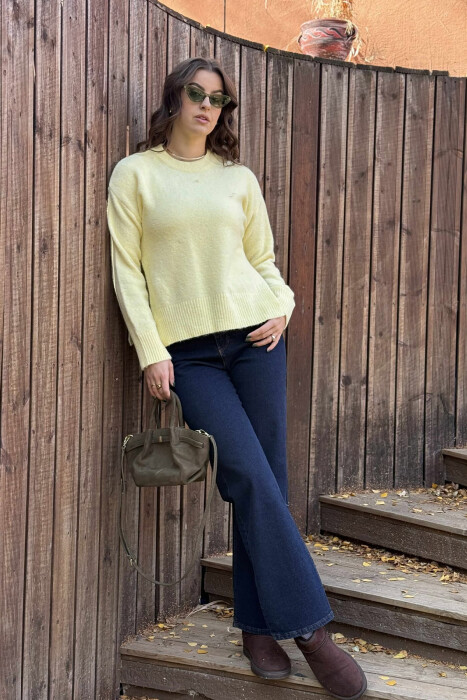 ONE COLOR ROUND NECK KNITTED WOMEN SWEATER YELLOW/E VERDHE - KLAUDIO FASHION