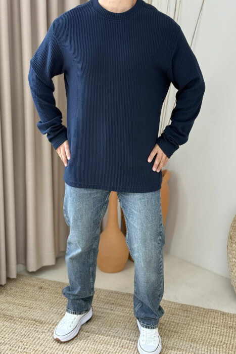 TRIKO NJËNGJYRËSHE ME JAKË TË RRUMBULLAKËT PËR MESHKUJ NË NGJYRËN BLU TË ERRËT - KLAUDIO FASHION