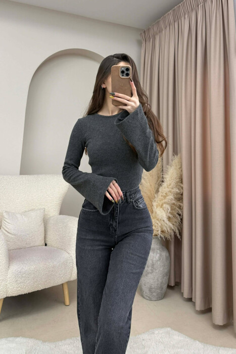 PULOVER NJE NJGYRESHE PER FEMRA NE NGJYRE GRI TE ERRET - KLAUDIO FASHION