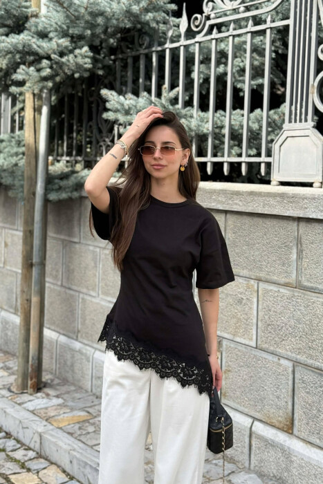 BLUZE NJE NGJYRESHE ME JAKE TE RRUMBULLAKET PER FEMRA NE NGJYRE TE ZEZE - KLAUDIO FASHION