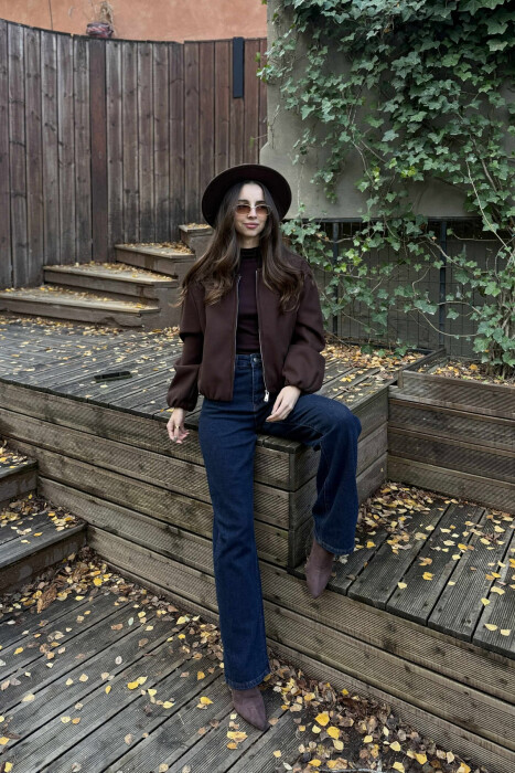 XHAKETE NJE NGJYRESHE ME JAKE TE RRUMBULLAKET DHE ZINXHIR PER FEMRA NE NGJYRE KAFE - KLAUDIO FASHION