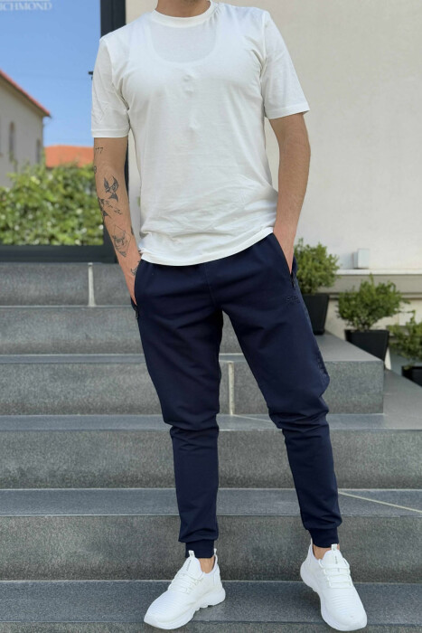 TUTA NJË NGJYRËSHE ME SHKRIM ANASH PËR MESHKUJ NË NGJYRËN BLU - KLAUDIO FASHION