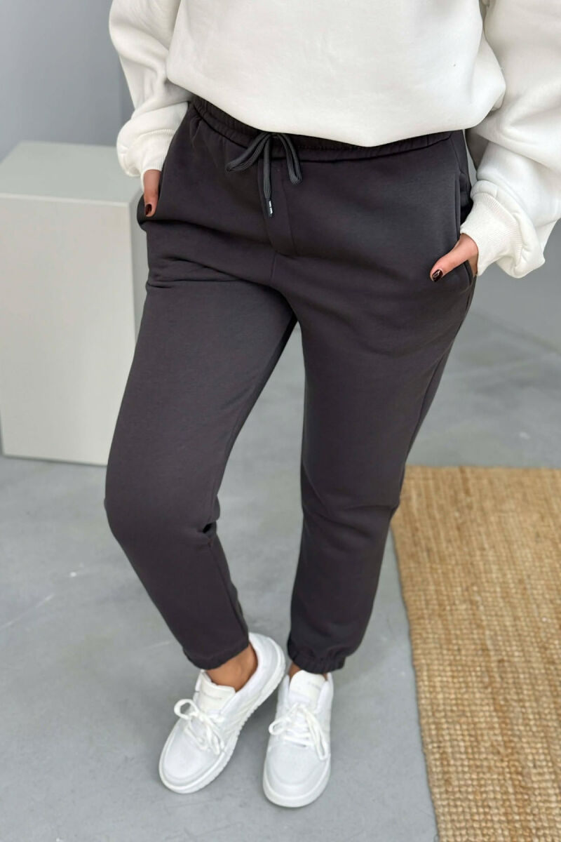 ONE COLOR SIMPLE FLUFFY WOMEN JOGGERS DARK GREY/GEE - 2