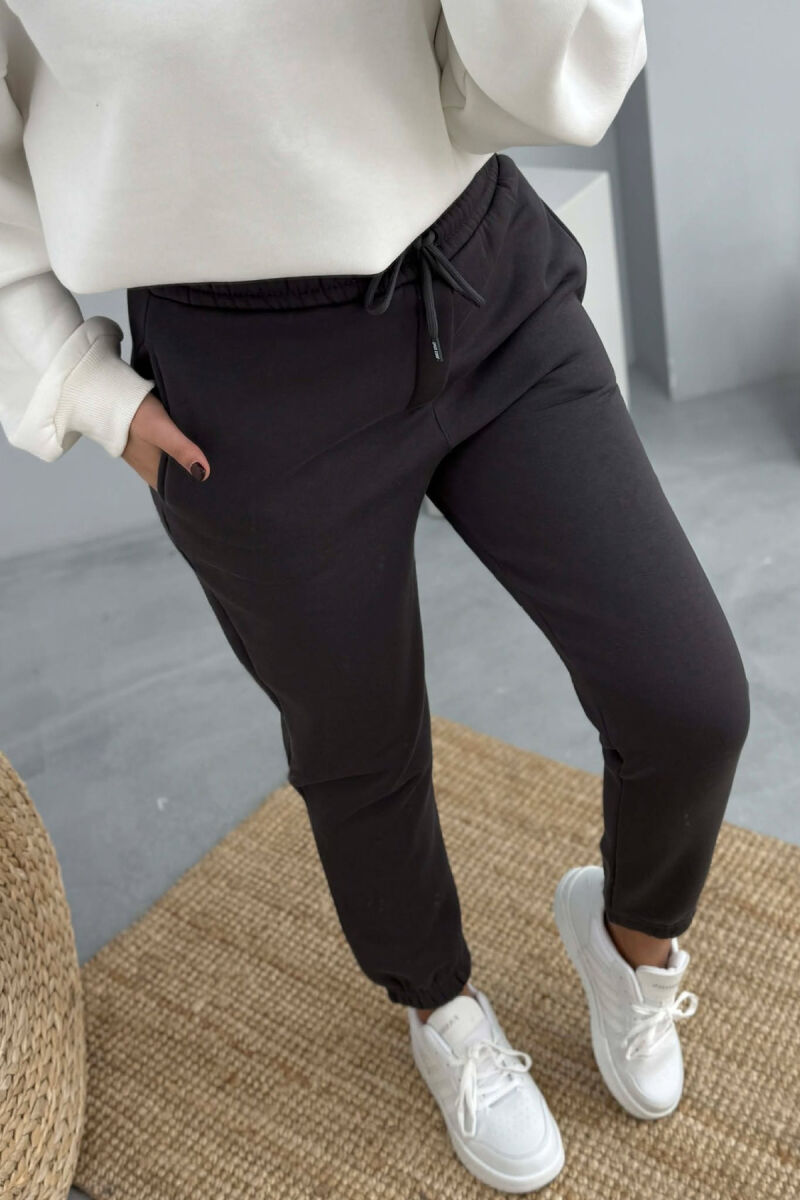 ONE COLOR SIMPLE FLUFFY WOMEN JOGGERS DARK GREY/GEE - 3