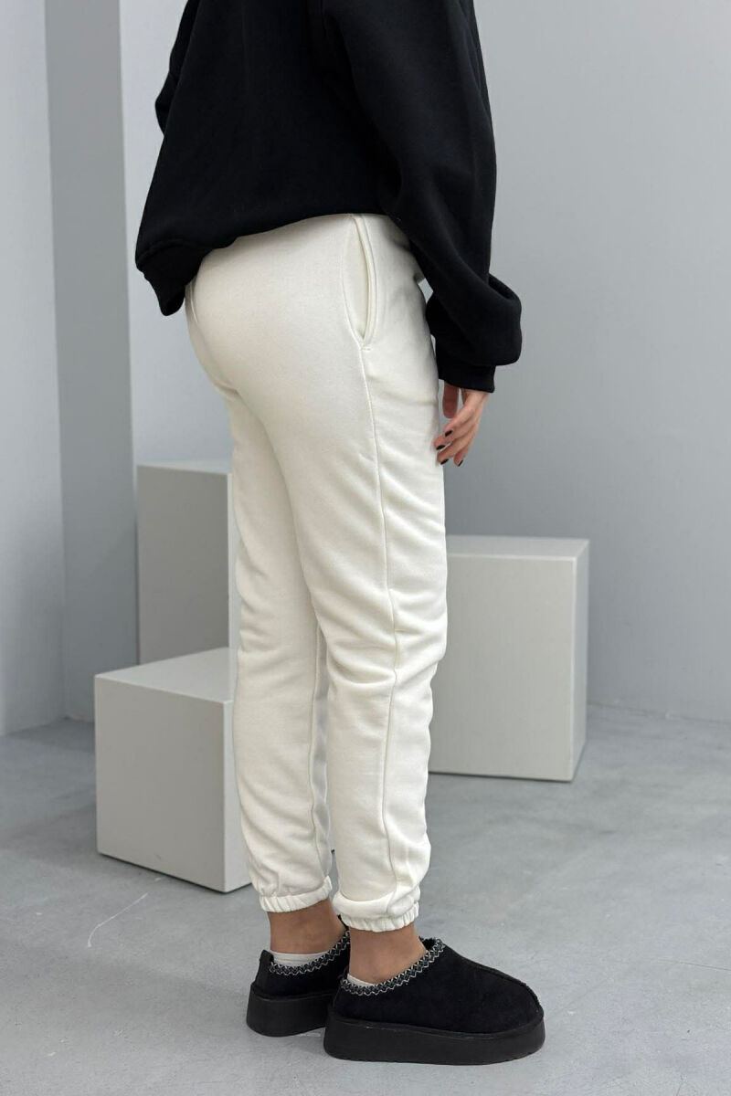 ONE COLOR SIMPLE FLUFFY WOMEN JOGGERS WHITE-E BARDHE - 3