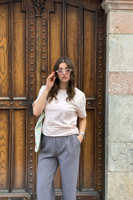 T-SHIRT NJE NGJYRESH PER FEMRA NE NGJYRE ROZE TE ZBARDHUR + 6 PALE ÇORAPE DHURATE - KLAUDIO FASHION