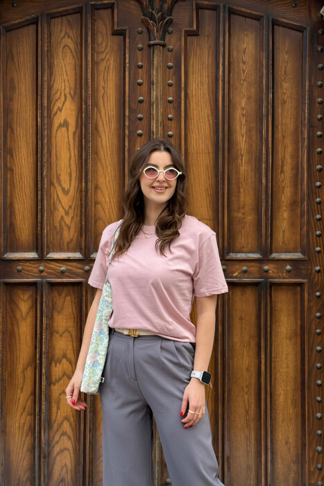 T-SHIRT NJE NGJYRESH PER FEMRA NE NGJYRE UTHULL + 6 PALE ÇORAPE DHURATE 