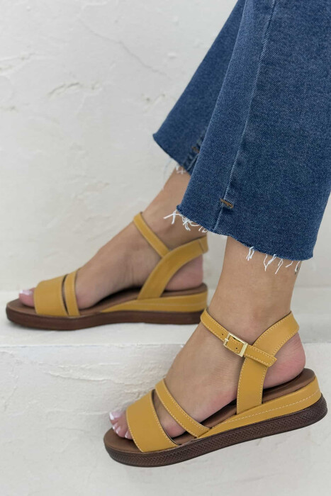 ONE COLOR SIMPLE STRAP WOMEN SANDALS MUSTARD/MUSTARDE - KLAUDIO FASHION
